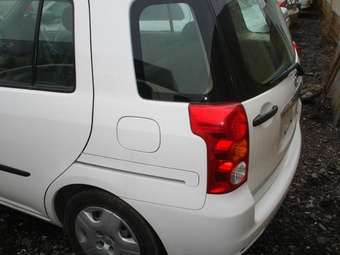 2003 Toyota Raum Photos