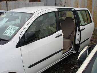 2003 Toyota Raum Pictures