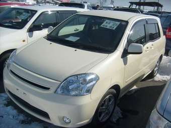 2003 Toyota Raum Pictures