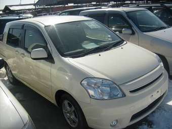 2003 Toyota Raum Pics