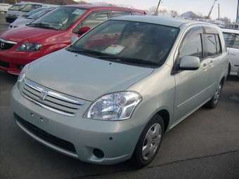 2003 Toyota Raum Photos