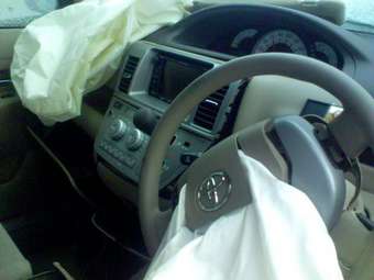 2003 Toyota Raum Pictures