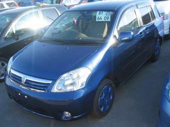 2003 Toyota Raum Pictures