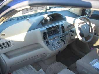 2003 Toyota Raum Photos