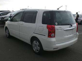 2003 Toyota Raum Pictures