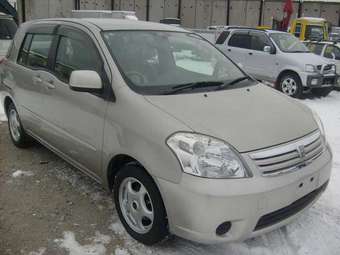 2003 Toyota Raum Photos