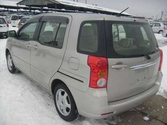 2003 Toyota Raum Photos