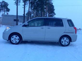 2003 Toyota Raum Photos