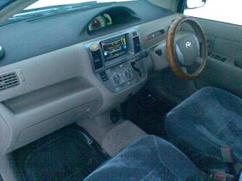 2003 Toyota Raum Wallpapers
