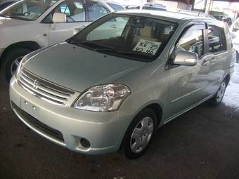 2003 Toyota Raum Pictures