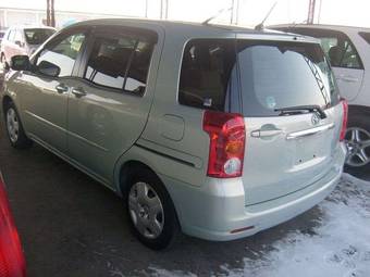 2003 Toyota Raum Photos