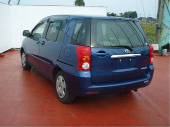 2003 Toyota Raum Pictures