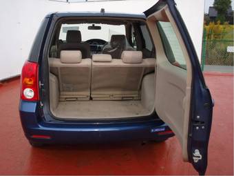 2003 Toyota Raum Photos