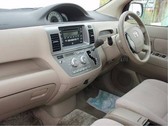 2003 Toyota Raum Wallpapers