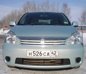 2003 Toyota Raum Photos