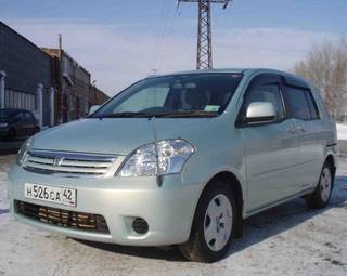 2003 Toyota Raum Pictures