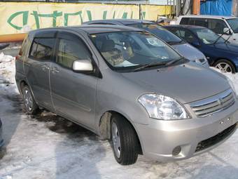 2003 Toyota Raum Photos