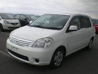 2003 Toyota Raum Pictures