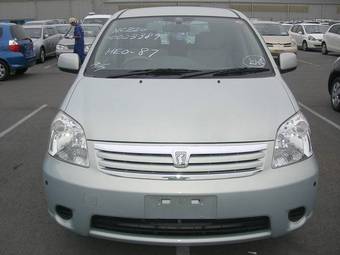 2003 Toyota Raum Photos