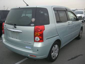 2003 Toyota Raum Pictures