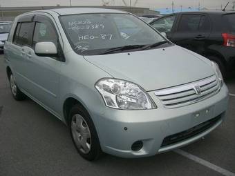 2003 Toyota Raum Pictures
