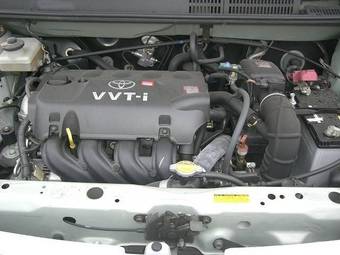 2003 Toyota Raum Photos