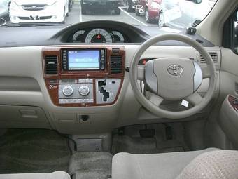 2003 Toyota Raum Images