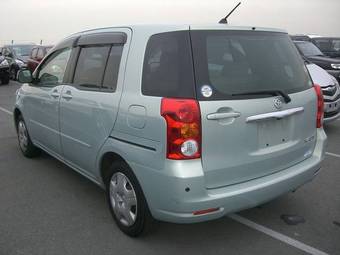 2003 Toyota Raum Pictures