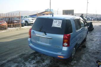 2003 Toyota Raum Pictures
