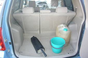 2003 Toyota Raum Pictures