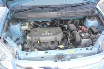 2003 Toyota Raum Photos