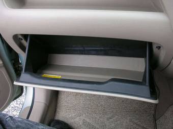 2003 Toyota Raum Pictures