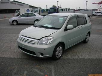 2003 Toyota Raum Pictures