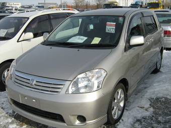 2003 Toyota Raum Pictures