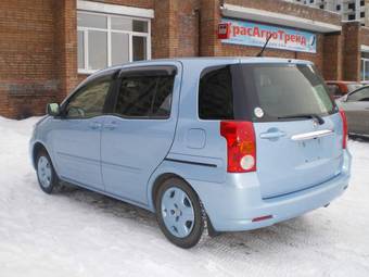 2003 Toyota Raum Pictures