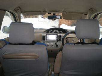 2003 Toyota Raum Photos