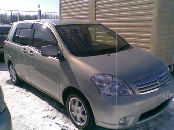 2003 Toyota Raum Photos