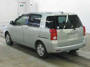 2003 Toyota Raum Photos