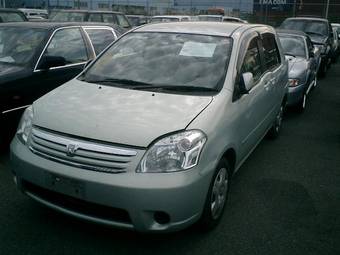 2003 Toyota Raum Photos