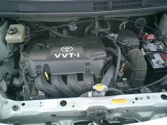 2003 Toyota Raum Pictures