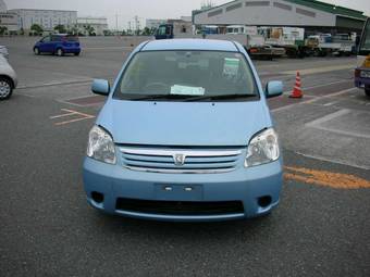 2003 Toyota Raum Pictures
