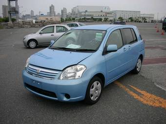 2003 Toyota Raum Pictures