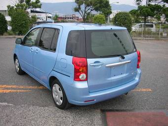 2003 Toyota Raum Photos