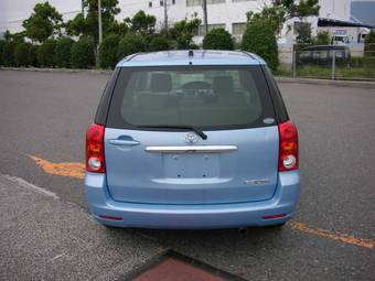2003 Toyota Raum Pictures