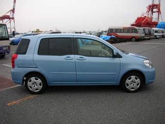 2003 Toyota Raum Photos
