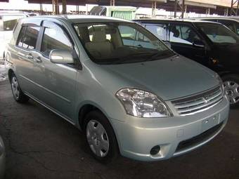 2003 Toyota Raum Pictures