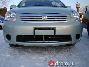 2003 Toyota Raum Pictures