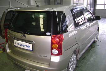 2003 Toyota Raum Images