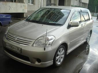 2003 Toyota Raum Pictures