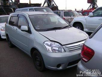 2003 Toyota Raum Photos